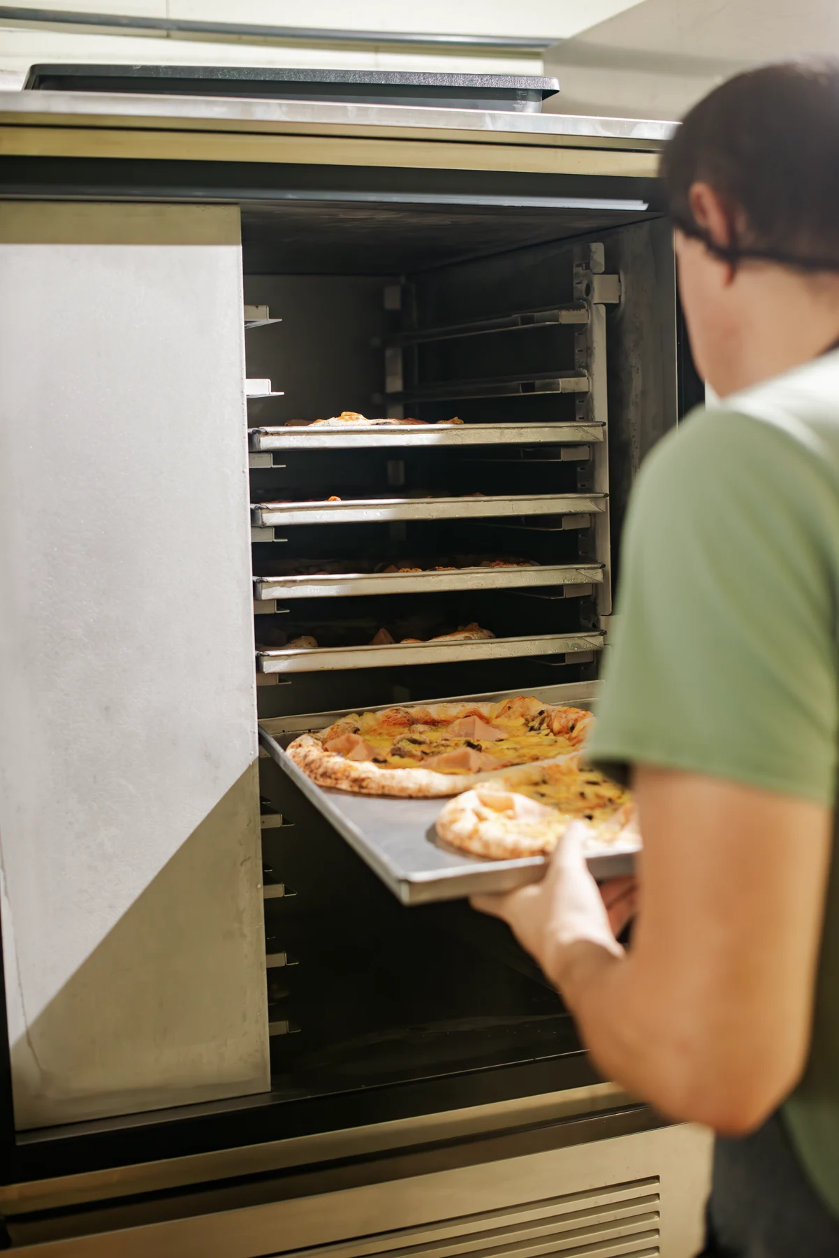 Pizza recién preparada en nuestra cocina