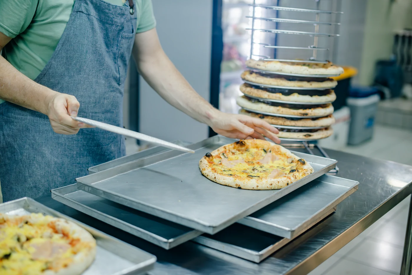 Preparación artesanal de pizza